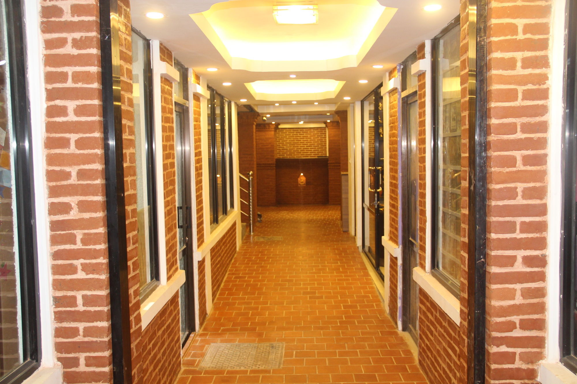 Hotel Shreesu Катманду Экстерьер фото